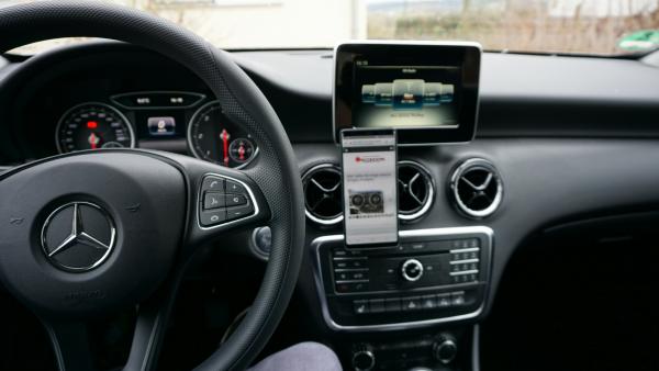 Handyhalter passend zu Mercedes- A- Klasse W176 - Made in GERMANY inkl. Magnethalterung 360° Dreh-Schwenkbar!!
